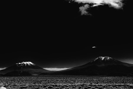 fotografia en blanco y negro del desierto de atacama